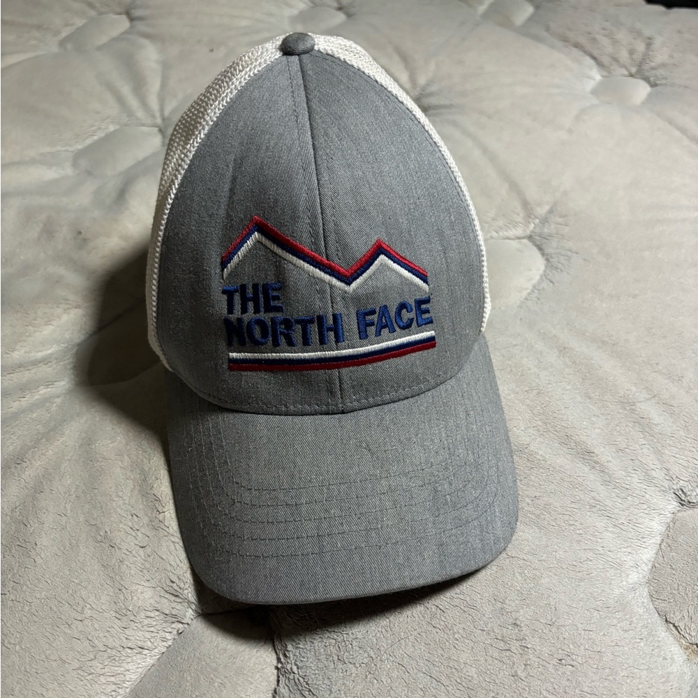 North Face fitted hat gray/blue/red medium profile